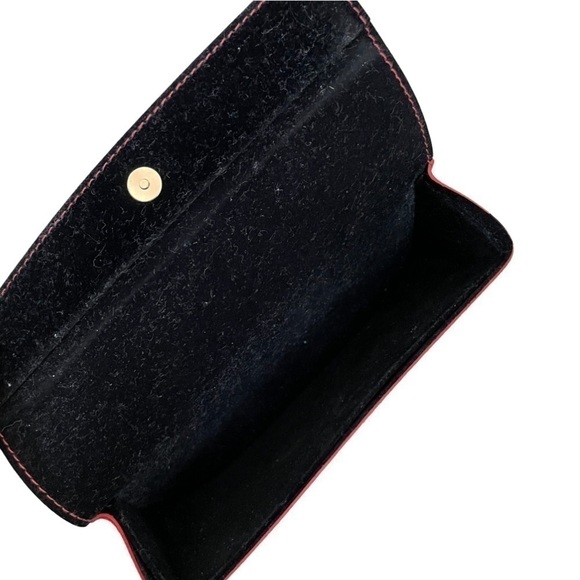 GUESS RED VEGAN LEATHER SUNGLASSES CASE - Picture 2 of 3